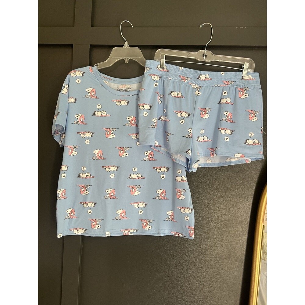 Peanuts Snoopy Women's Pajama Set. Short Sleeved/shorts. Light Blue. Medium